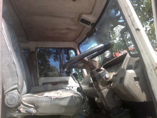 รถฮีโน่ 10 ล้อ ท้ายลาด 220 แรงม้า