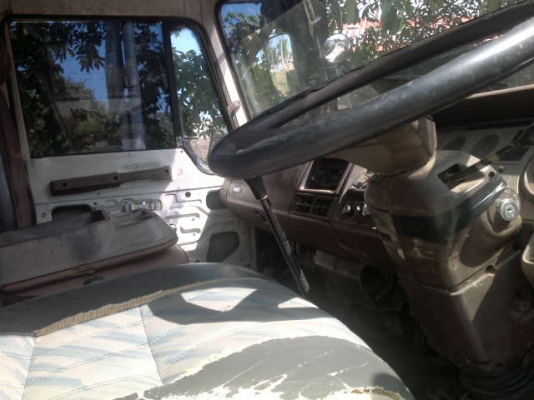 รถฮีโน่ 10 ล้อ ท้ายลาด 220 แรงม้า