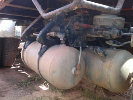 รถฮีโน่ 10 ล้อ ท้ายลาด 220 แรงม้า