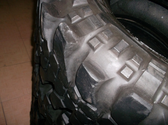 ยางตะขาบ SIMEX 35 นิ้ว สำหรับขาโหดครับ ราคาต่อรองได้นิดหน่อยครับ