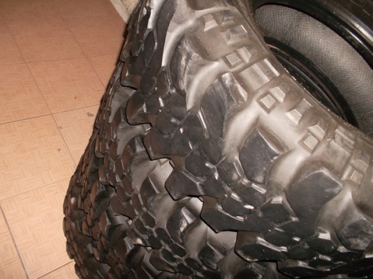 ยางตะขาบ SIMEX 35 นิ้ว สำหรับขาโหดครับ ราคาต่อรองได้นิดหน่อยครับ