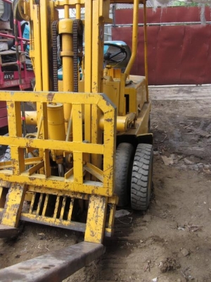 ขายถูก-รถ FROKLIFT (โฟล์คลิฟท์): KOMATSU D3-1 เครื่อง ISUZU: 3 ตัน เสาสูง 4 เมตร