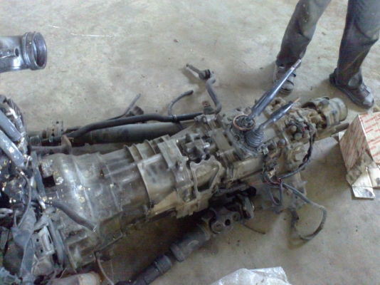 ขายช่วงล่าง toyota land cruiser พร้อมเครื่อง 1UZ-FE เกียร์ธรรมดา