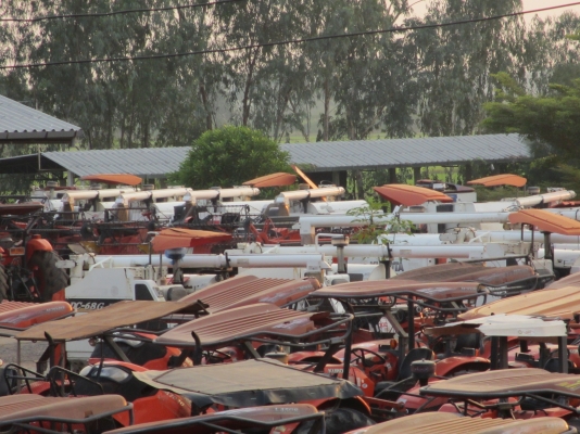 ลดกระหน่ำ แทรกเตอร์ และรถเกี่ยวคูโบต้า มือสองที่ใหญ่ที่สุดในประเทศ สนใจโทรสอบถามได้ที่น้องร็อคครับ ลดกระหน่ำ แทรกเตอร์ และรถเกี่ยวคูโบต้า มือสองที่ใหญ่ที่สุดในประเทศ สนใจโทรสอบถามได้ที่น้องร็อคครับ