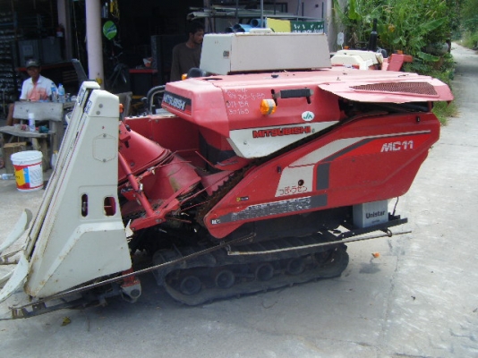 รถเกี่ยวข้าวเล็ก