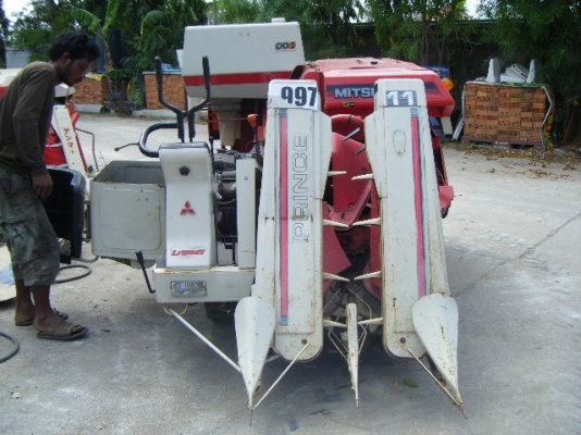 รถเกี่ยวข้าวเล็ก