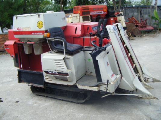 รถเกี่ยวข้าวเล็ก