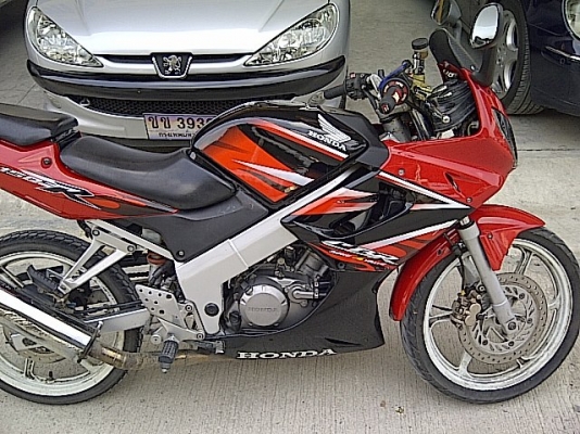CBR 150 สีดำแดง ครับ 32000บาท
