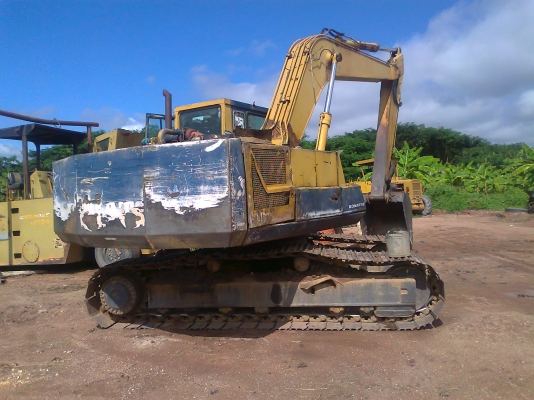 ขายด่วน!..รถแบคโฮ KOMATSU PC200-3 พร้อมใช้งาน ขุดดินแรงดี ไม่มีโหลด.