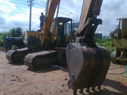 ขายด่วน!..รถแบคโฮ KOMATSU PC200-3 พร้อมใช้งาน ขุดดินแรงดี ไม่มีโหลด.
