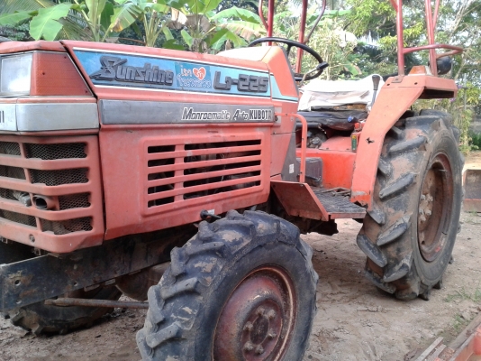 ขายรถไถkubota L1-225   2 เพลา 22แรง พวงมาลัยเพาเวอร์