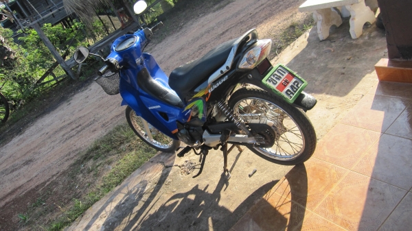 ขายเวฟ125สวยๆเดิมๆถุกๆครับ 13500บาท สภาพเดิมเครื่องดีไม่มีที่ติครับระบบไฟใช้ได้หมดครับไฟไมล์ไฟเกียขึ้นแตร์ดังครับยางใหม่ดอกเต็มรถมือเดียวรถคนแก่...ครูผู้หญิงใช้งานน้อยครับ ได้ไปราคานี้สุดคุ้มครับ ทะเบียนพร้อมชุดโอนเรียบร้อยครับสนใจติดต่อ080-1696651 ส่งได้