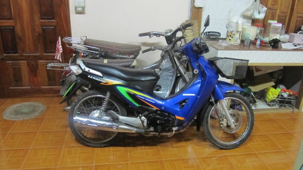 ขายเวฟ125สวยๆเดิมๆถุกๆครับ 13500บาท สภาพเดิมเครื่องดีไม่มีที่ติครับระบบไฟใช้ได้หมดครับไฟไมล์ไฟเกียขึ้นแตร์ดังครับยางใหม่ดอกเต็มรถมือเดียวรถคนแก่...ครูผู้หญิงใช้งานน้อยครับ ได้ไปราคานี้สุดคุ้มครับ ทะเบียนพร้อมชุดโอนเรียบร้อยครับสนใจติดต่อ080-1696651 ส่งได้