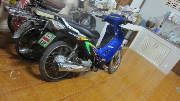 ขายเวฟ125สวยๆเดิมๆถุกๆครับ 13500บาท สภาพเดิมเครื่องดีไม่มีที่ติครับระบบไฟใช้ได้หมดครับไฟไมล์ไฟเกียขึ้นแตร์ดังครับยางใหม่ดอกเต็มรถมือเดียวรถคนแก่...ครูผู้หญิงใช้งานน้อยครับ ได้ไปราคานี้สุดคุ้มครับ ทะเบียนพร้อมชุดโอนเรียบร้อยครับสนใจติดต่อ080-1696651 ส่งได้