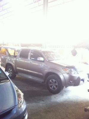 ขายรถ VIGO เบนซิน 2.7 ปี 2007 ติดแก๊สระบบหัวฉีด VERSUS 4WD เกียร์ ออโต้ มีชุดตกแต่ง,เบาะหนัง,ฝาปิดท้าย มือเดียวจากห้างไม่เคยชน ไม่เคยทำสี ขับดีมาก สนใจติดต่อ 081-907-2927