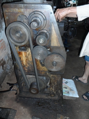 ขายครับขาย เครื่องกลึง 6 ฟุต ญี่ปุ่น 75000 บาท ช่างเอก 0814583376 ขายครับขาย เครื่องกลึง 6 ฟุต ญี่ปุ่น 75000 บาท ช่างเอก 0814583376