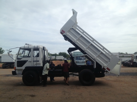 ลูกค้ามาออกสวยๆเลยครับเหมาะวื่งดินมาก 6 ล้อ ยาง900 กระบะ 4 เมตร กว้าง 2.35 เมตร สมส่วนสวยน่าใช้ราคาไม่แพงทำใหม่ทั้งคัน กิ้บๆ