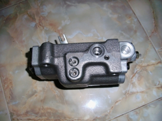 KOBELCO SK200-3 part no: 2436U1467F1 Regulator