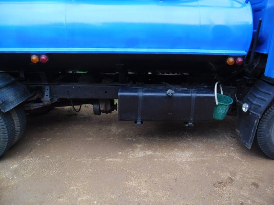 ขายรถ หกล้อ(ดูดส้วม) isuzu รุ่น NPR