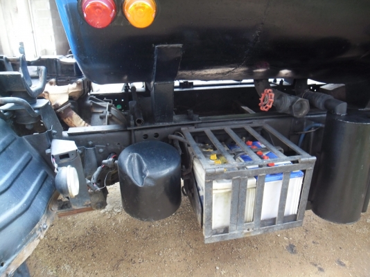 ขายรถ หกล้อ(ดูดส้วม) isuzu รุ่น NPR