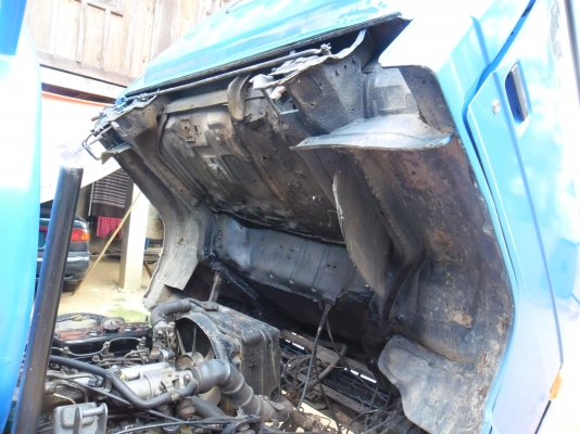 ขายรถ หกล้อ(ดูดส้วม) isuzu รุ่น NPR