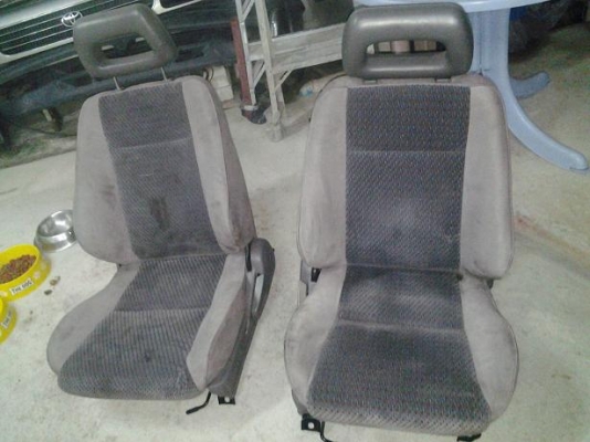 ขายเบาะ ISUZU ตัวนอก ผ้าลายสวยครับ