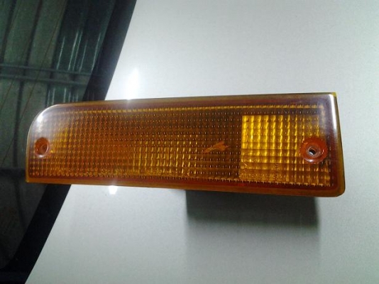 ขายไฟเลี้ยวในกันชน TOYOTA SURF 130 ข้างขวา