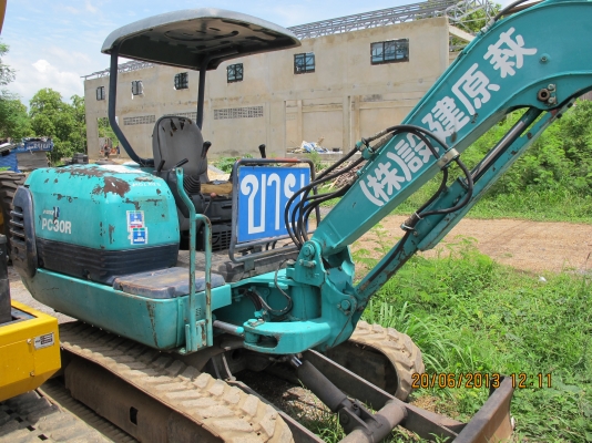 KOMATSU PC 30R-8