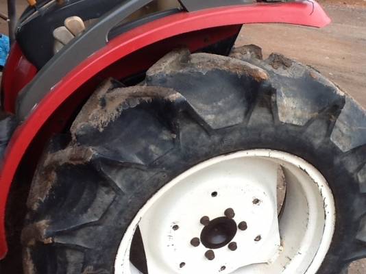 ยันร์ม่า EF352T 4 WD 2 เพลา ทำงาน 1181 ชั่วโมง ตัวเปล่าๆครับ