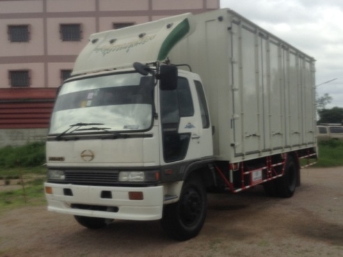 Hino 6 ล้อตู้ ใช้งานน้อยมาก 10 บาน เครื่อง 195 HP. ยาว 6 เมตร ปี48. FD3H สภาพสวยพร้อมใช้งาน ไม่มีเสากลาง 890,000