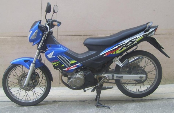 ขาย Honda Sonic125   สตาร์ทมือ จดทะเบียนปี 46 พรบ.หมด เม.ย.57