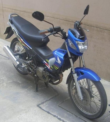 ขาย Honda Sonic125   สตาร์ทมือ จดทะเบียนปี 46 พรบ.หมด เม.ย.57