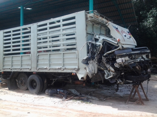 ขายซาก FL 3 H 195 เพลาเดียว เครื่อง เกียร์ ไม่มีแตก คัทซียังสวยครับ