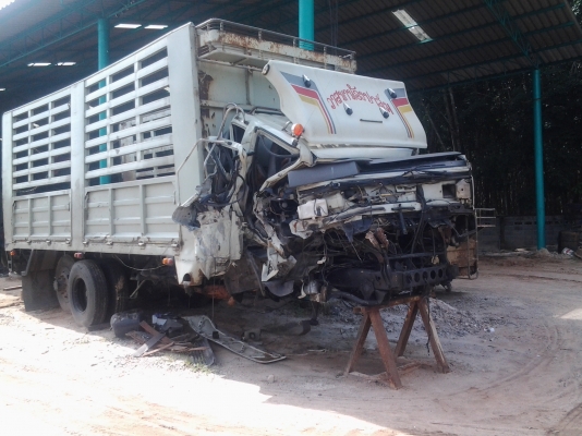 ขายซาก FL 3 H 195 เพลาเดียว เครื่อง เกียร์ ไม่มีแตก คัทซียังสวยครับ