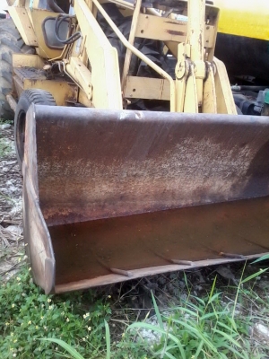 ขายรถตักหน้าขุดหลังยี่ห้อ CAT 428B 7EJ024607 ขายตามสภาพ หม้อน้ำไม่มี สลักบางตัวไม่มี เครื่องใช้งานได้ครับ เอกสารเล่มทะเบียนพร้อมโอนครับ