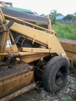 ขายรถตักหน้าขุดหลังยี่ห้อ CAT 428B 7EJ024607 ขายตามสภาพ หม้อน้ำไม่มี สลักบางตัวไม่มี เครื่องใช้งานได้ครับ เอกสารเล่มทะเบียนพร้อมโอนครับ