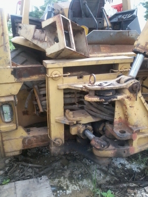 ขายรถตักหน้าขุดหลังยี่ห้อ CAT 428B 7EJ024607 ขายตามสภาพ หม้อน้ำไม่มี สลักบางตัวไม่มี เครื่องใช้งานได้ครับ เอกสารเล่มทะเบียนพร้อมโอนครับ
