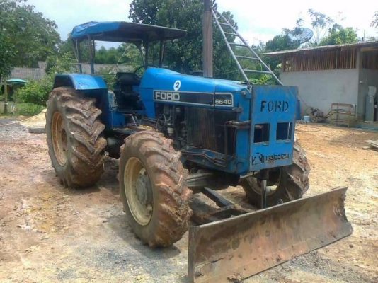 ขายรถไถนาฟอร์ด รุ่น6640 ราคา680,000บาท เจ้าของขายเอง