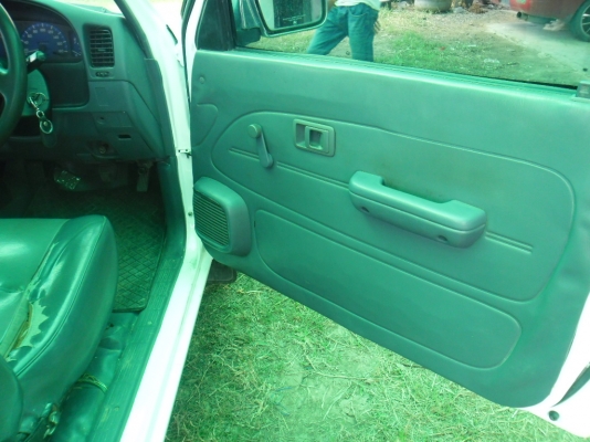 กระบะTOYOTa ไทเกอร์ เครื่องดีเอกสารทะเบียนพร้อมภายในสวยยางดี