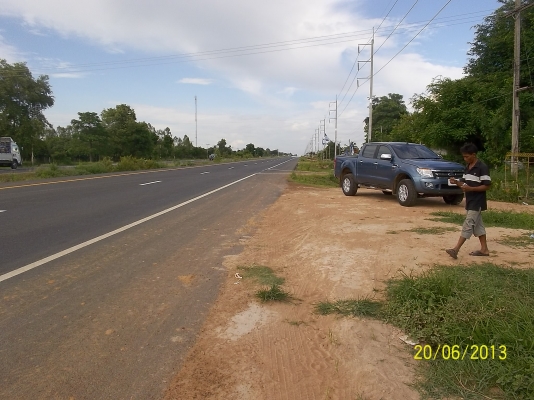 ขอโทษทีครับขายที่ดินที่ทำเลดี ติดถนนใหญ่  หน้าทาง  33เเตร สายโชคชัย-เดชอุดม