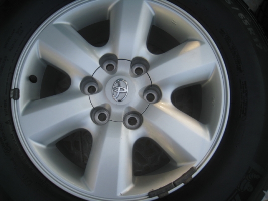ขายล้อแม็ก Toyota vigo 17"x7.5" et 30 6รู 139+ ยางปี 10,3 เส้นและปี 11,1 เส้น(081-3747940)