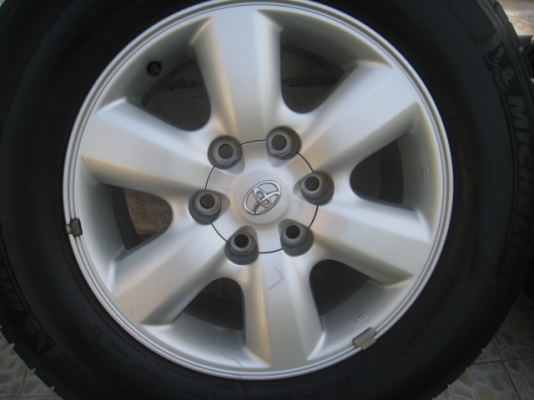 ขายล้อแม็ก Toyota vigo 17"x7.5" et 30 6รู 139+ ยางปี 10,3 เส้นและปี 11,1 เส้น(081-3747940)
