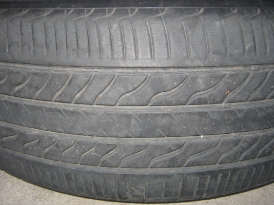 ขายยางรถเก๋งขอบ 16 สภาพสวย ล่อง ยางเต็ม โทร 089-6291500 เพียง 3000บาท ขายยางรถเก๋งขอบ 16 สภาพสวย ล่อง ยางเต็ม โทร 089-6291500 เพียง 3000บาท