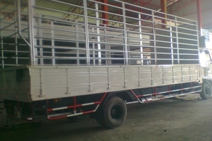 .ขายรถบรรทุกหกล้ออีซูซูร็อคกี้ FRR 32 L2 รถประกอบ เครื่อง195 แรงม้า