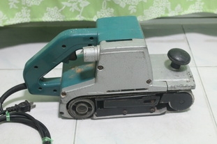 เครื่องขัดกระดาษทรายแบบสายพานCOPY makita รุ่น9401 พร้อมใช้งานครับ