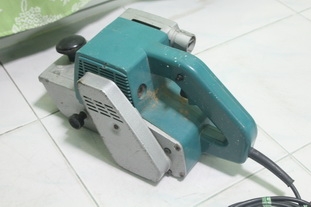 เครื่องขัดกระดาษทรายแบบสายพานCOPY makita รุ่น9401 พร้อมใช้งานครับ