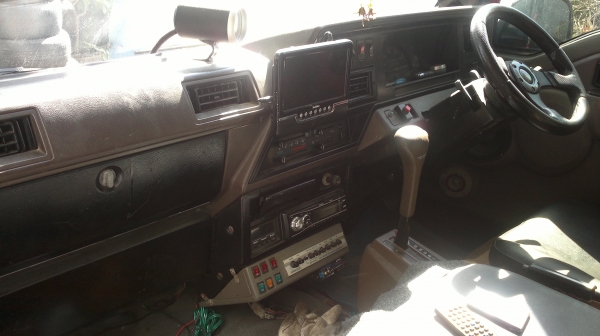 รถตู้ Nissun Auvan รถตู้ Nissun Auvan