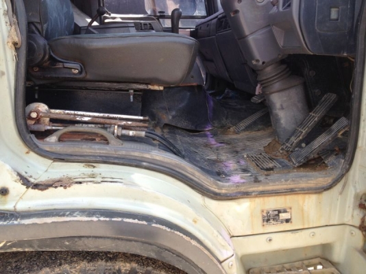 รถฮีโน่ 10 ล้อดั้ม FM3H  195 แรงม้า  สนใจติดต่อ 081 - 6079515