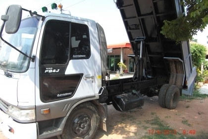 ขาย 6ล้อดั๊มสภาพสวยจัด  HINO FB4JGKA-140HP ห้างแท้ปี44 เครื่องเดิมJO5C 140HP แห้งกริ๊บไม่มีเยิ้มแรงจริง ช่วงล่างแน่นคัสซีสวยมากไม่มีผุไม่มีบวม กระบะดั๊มเหล็ก6ตันต่อใหม่สดๆสภาพสวยจัดไม่มีผุ ยาว3.6ม.หัวบางภายในสวยมากคอนโซลครบ แอร์เย็น พ.พาวเวอร์ เบรคทริฟฟี่