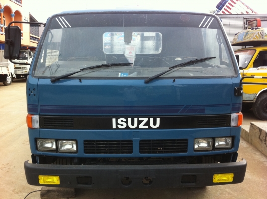 ISUZU NPR เครื่อง 115 แรงม้า ยางเรเดียล กระทะอลูมิเนียม กระบะคาร์โก้ ทะเบียนพร้อมโอน ราคาต่อรอง